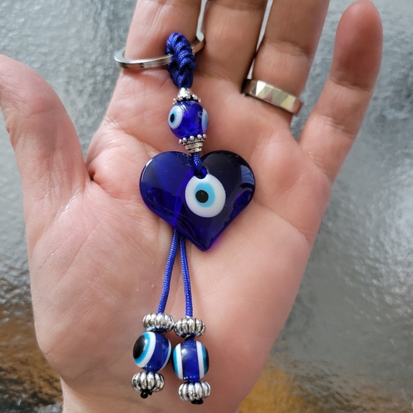 Heart shaped evil eye keyring keychain - Picture 8 of 9